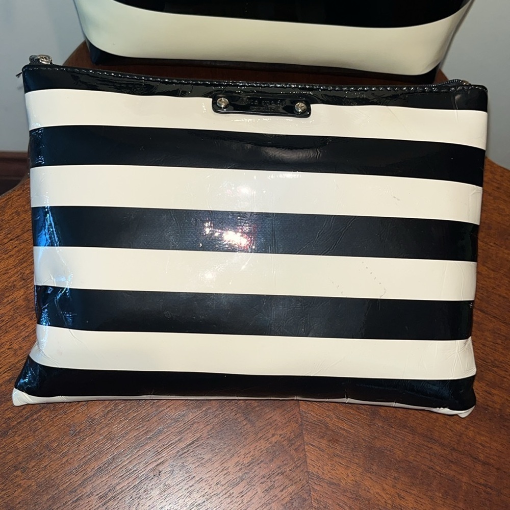 Kate Spade Vintage Striped duo shoulder bag & Zipper Pouch patent leather EUC - Picture 4 of 17